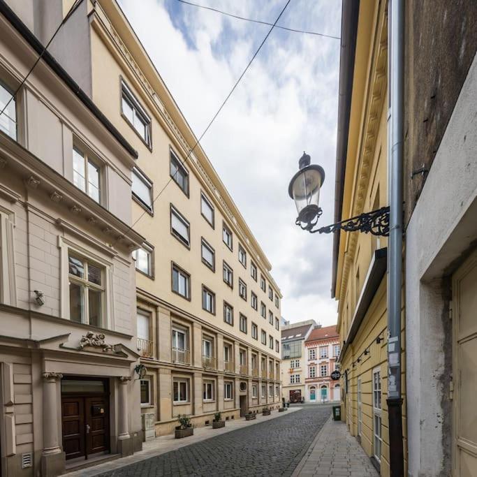 I & I Apart, Garage - Historical Old Town Братислава Екстер'єр фото